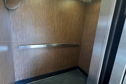 Condominio en alquiler en Hollywood, Florida, 2 dormitorios, 85.47 m2 № 1974573 - foto 8