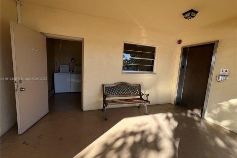 Condominio en alquiler en Hollywood, Florida, 2 dormitorios, 85.47 m2 № 1974573 - foto 10