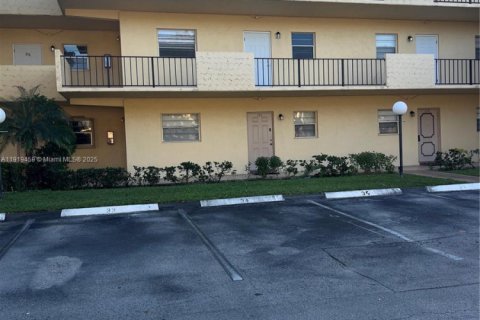 Condominio en alquiler en Hollywood, Florida, 2 dormitorios, 85.47 m2 № 1974573 - foto 7