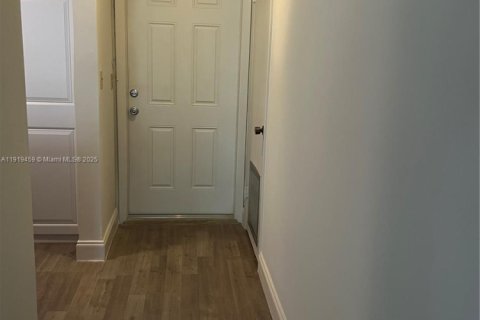 Condominio en alquiler en Hollywood, Florida, 2 dormitorios, 85.47 m2 № 1974573 - foto 16