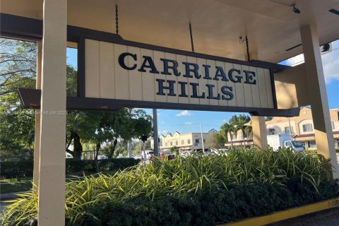 Condominio en alquiler en Hollywood, Florida, 2 dormitorios, 85.47 m2 № 1974573 - foto 1