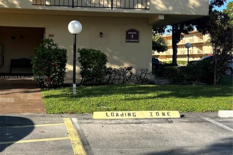 Condominio en alquiler en Hollywood, Florida, 2 dormitorios, 85.47 m2 № 1974573 - foto 6