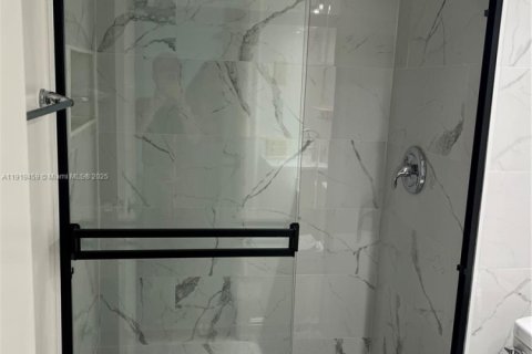 Condominio en alquiler en Hollywood, Florida, 2 dormitorios, 85.47 m2 № 1974573 - foto 24