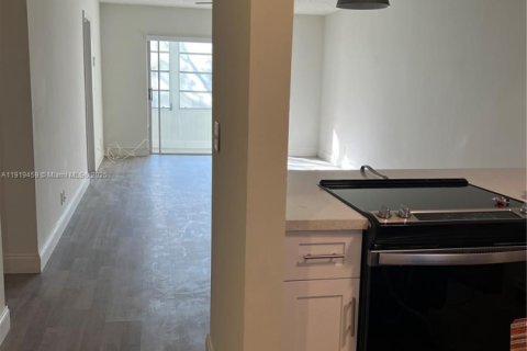 Condominio en alquiler en Hollywood, Florida, 2 dormitorios, 85.47 m2 № 1974573 - foto 15