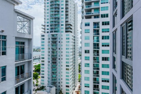 Condo in Miami, Florida  № 1738277 - photo 11