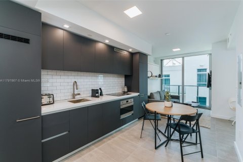 Condo in Miami, Florida  № 1738277 - photo 1
