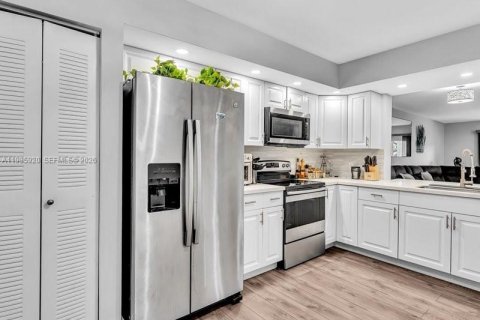 Condominio en alquiler en Pembroke Pines, Florida, 2 dormitorios, 110.74 m2 № 2063888 - foto 6