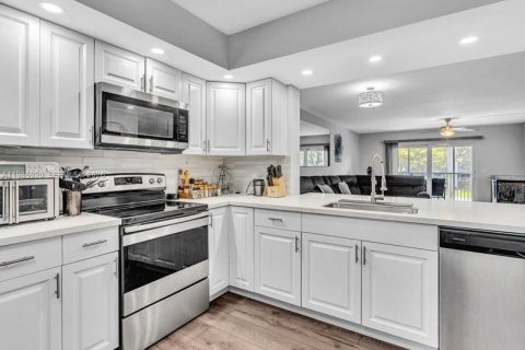 Condominio en alquiler en Pembroke Pines, Florida, 2 dormitorios, 110.74 m2 № 2063888 - foto 8