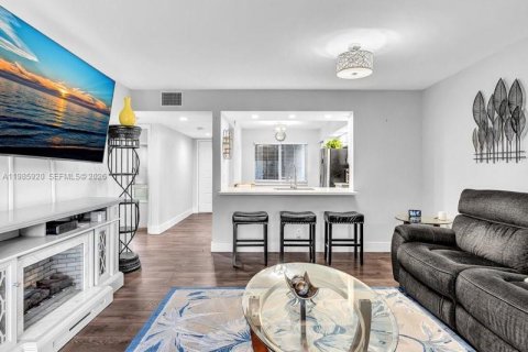 Condominio en alquiler en Pembroke Pines, Florida, 2 dormitorios, 110.74 m2 № 2063888 - foto 15