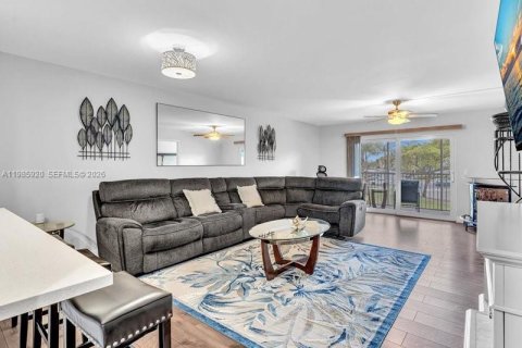 Condominio en alquiler en Pembroke Pines, Florida, 2 dormitorios, 110.74 m2 № 2063888 - foto 13