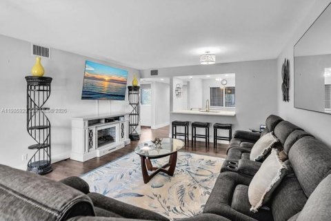 Condominio en alquiler en Pembroke Pines, Florida, 2 dormitorios, 110.74 m2 № 2063888 - foto 17