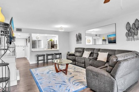 Condominio en alquiler en Pembroke Pines, Florida, 2 dormitorios, 110.74 m2 № 2063888 - foto 16
