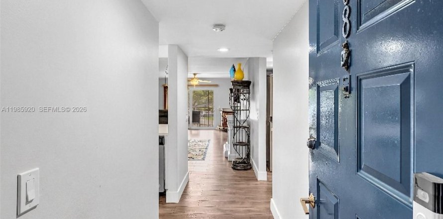 Condominio en Pembroke Pines, Florida, 2 dormitorios  № 2063888