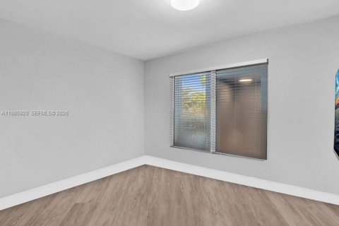 Condominio en alquiler en Pembroke Pines, Florida, 2 dormitorios, 110.74 m2 № 2063888 - foto 12