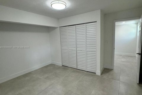 Снять в аренду коммерческую недвижимость в Майами, Флорида 1 спальня, 238.85м2, № 1988714 - фото 6