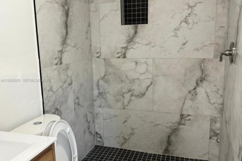 Снять в аренду коммерческую недвижимость в Майами, Флорида 1 спальня, 238.85м2, № 1988714 - фото 5