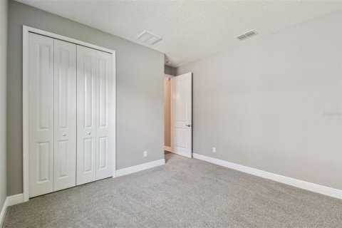 House in Zephyrhills, Florida 4 bedrooms, 307.13 sq.m. № 1559933 - photo 9