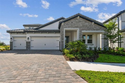 House in Zephyrhills, Florida 4 bedrooms, 307.13 sq.m. № 1559933 - photo 2