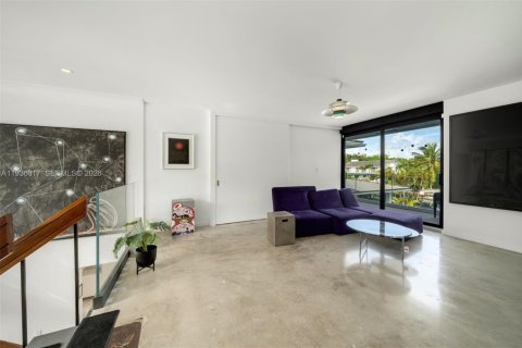 Купить виллу или дом в Ки-Бискейн, Флорида 5 спален, 457.45м2, № 1995261 - фото 25