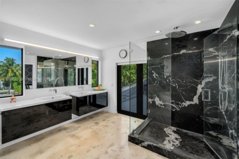 Купить виллу или дом в Ки-Бискейн, Флорида 5 спален, 457.45м2, № 1995261 - фото 22