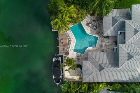 Купить виллу или дом в Ки-Бискейн, Флорида 5 спален, 457.45м2, № 1995261 - фото 2