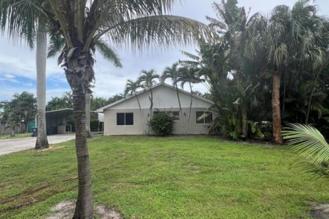 Villa ou maison à louer à Lake Worth, Floride: 4 chambres, 201.23 m2 № 2390065 - photo 2