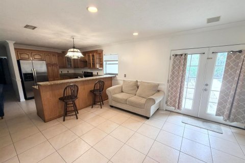 Villa ou maison à louer à Lake Worth, Floride: 4 chambres, 201.23 m2 № 2390065 - photo 4