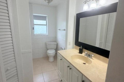 Villa ou maison à louer à Lake Worth, Floride: 4 chambres, 201.23 m2 № 2390065 - photo 11