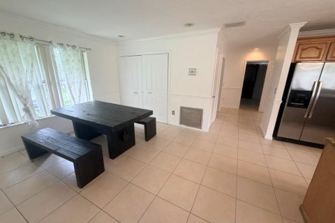 Villa ou maison à louer à Lake Worth, Floride: 4 chambres, 201.23 m2 № 2390065 - photo 7