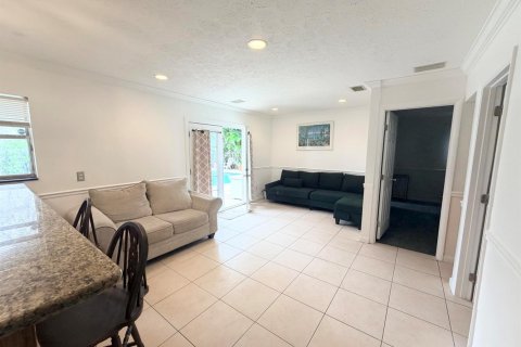 Villa ou maison à louer à Lake Worth, Floride: 4 chambres, 201.23 m2 № 2390065 - photo 3