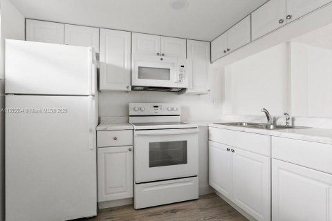 Condominio en venta en Miami, Florida, 1 dormitorio, 69.12 m2 № 2077006 - foto 6