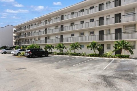Condominio en Miami, Florida, 1 dormitorio  № 2077006