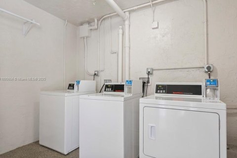 Condominio en venta en Miami, Florida, 1 dormitorio, 69.12 m2 № 2077006 - foto 11