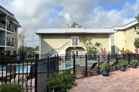 Condo in Wilton Manors, Florida, 1 bedroom  № 1007451 - photo 1