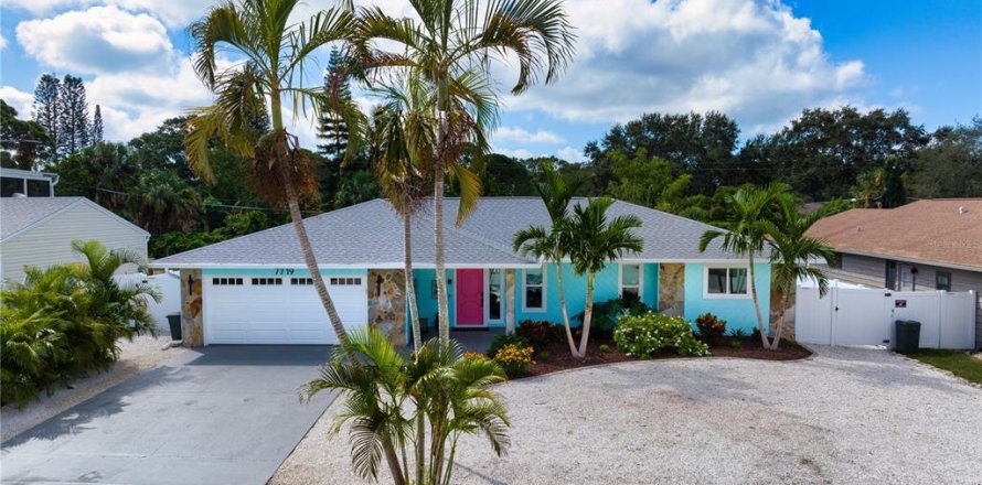 House in Bradenton, Florida 3 bedrooms, 197.23 sq.m. № 2091677