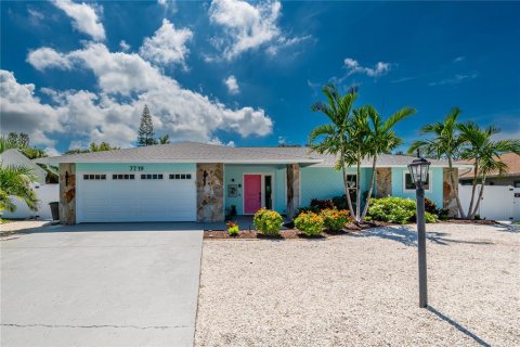 House in Bradenton, Florida 3 bedrooms, 197.23 sq.m. № 2091677 - photo 3