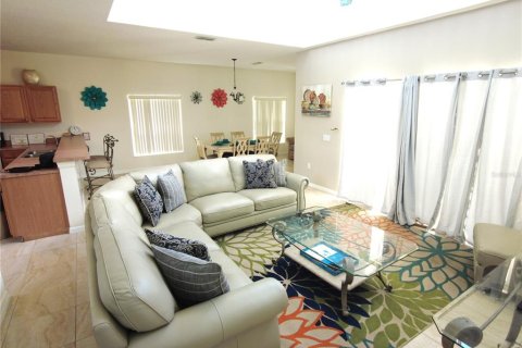 House in Kissimmee, Florida 5 bedrooms, 238.94 sq.m. № 1801657 - photo 17