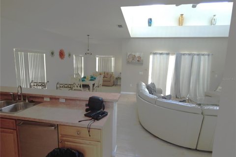 House in Kissimmee, Florida 5 bedrooms, 238.94 sq.m. № 1801657 - photo 6