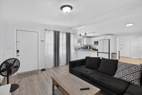 Casa en venta en Tampa, Florida, 4 dormitorios, 127.65 m2 № 2344841 - foto 8