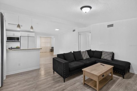 Casa en venta en Tampa, Florida, 4 dormitorios, 127.65 m2 № 2344841 - foto 9