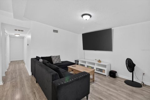 Casa en venta en Tampa, Florida, 4 dormitorios, 127.65 m2 № 2344841 - foto 10