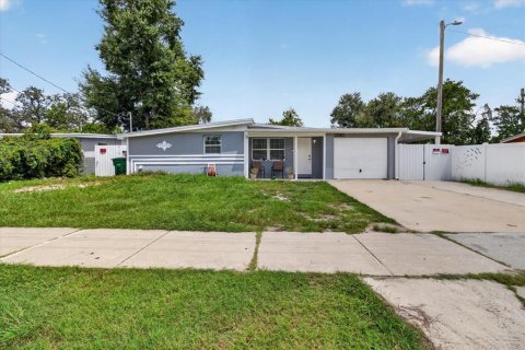 House in Tampa, Florida 4 bedrooms, 127.65 sq.m. № 2344841