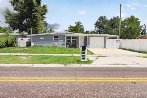 Casa en venta en Tampa, Florida, 4 dormitorios, 127.65 m2 № 2344841 - foto 2