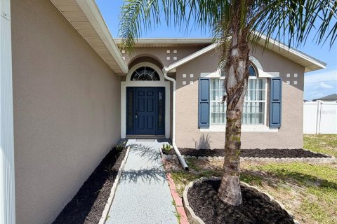 Villa ou maison à vendre à Poinciana, Floride: 3 chambres, 147.9 m2 № 2408574 - photo 2