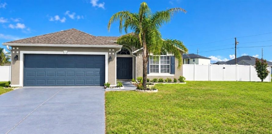 Villa ou maison à Poinciana, Floride 3 chambres, 147.9 m2 № 2408574
