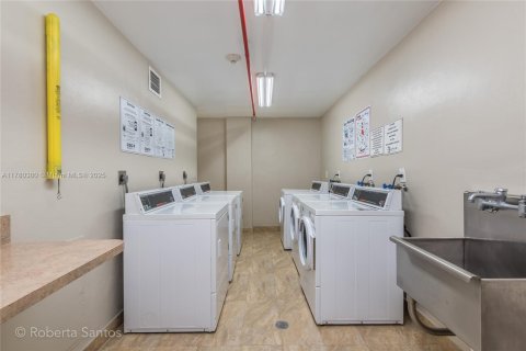 Copropriété à louer à Hollywood, Floride: 1 chambre, 77.57 m2 № 1705235 - photo 21