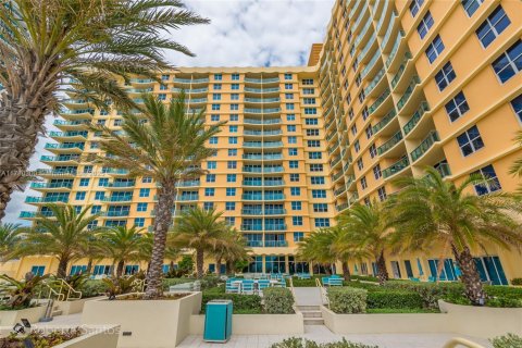 Copropriété à louer à Hollywood, Floride: 1 chambre, 77.57 m2 № 1705235 - photo 2