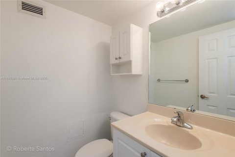 Copropriété à louer à Hollywood, Floride: 1 chambre, 77.57 m2 № 1705235 - photo 15