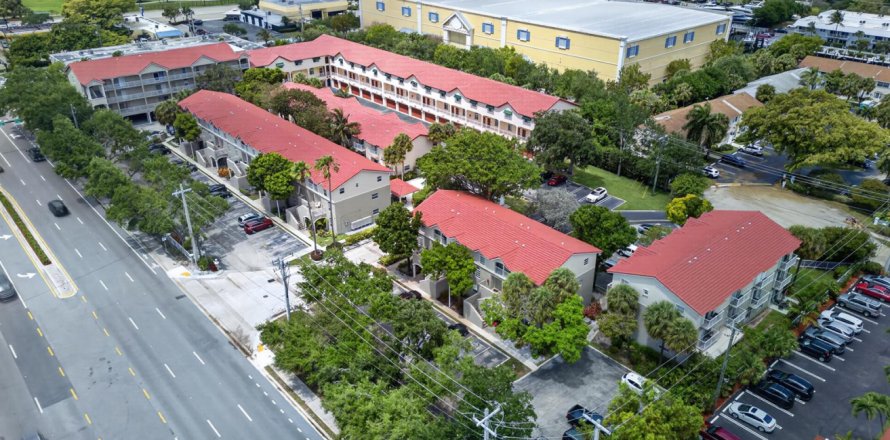 Condo à Pompano Beach, Floride, 2 chambres  № 2406032