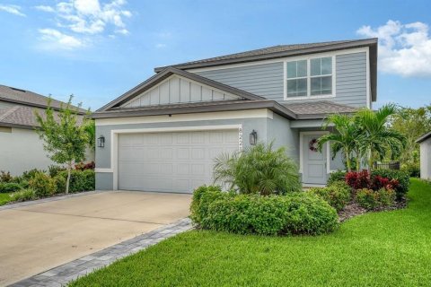 House in Parrish, Florida 4 bedrooms, 205.04 sq.m. № 1899641 - photo 1
